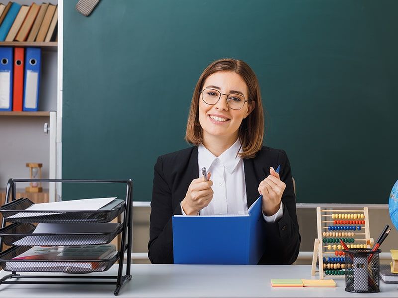 Как поменять профессию и стать школьным учителем